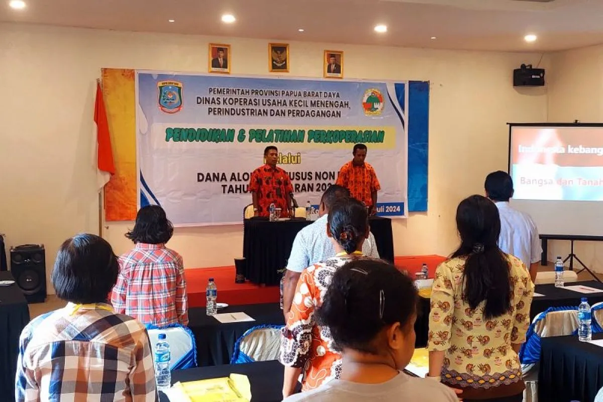 MEMPERINGATI HARI UMKM